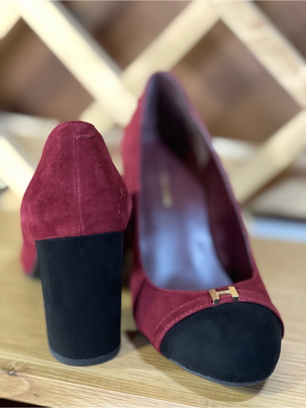 NWOT TOMMY HILFIGER- 3” Chunky Heel/ Deep Burgundy -Blk Toe -“ H” logo Sz 8M